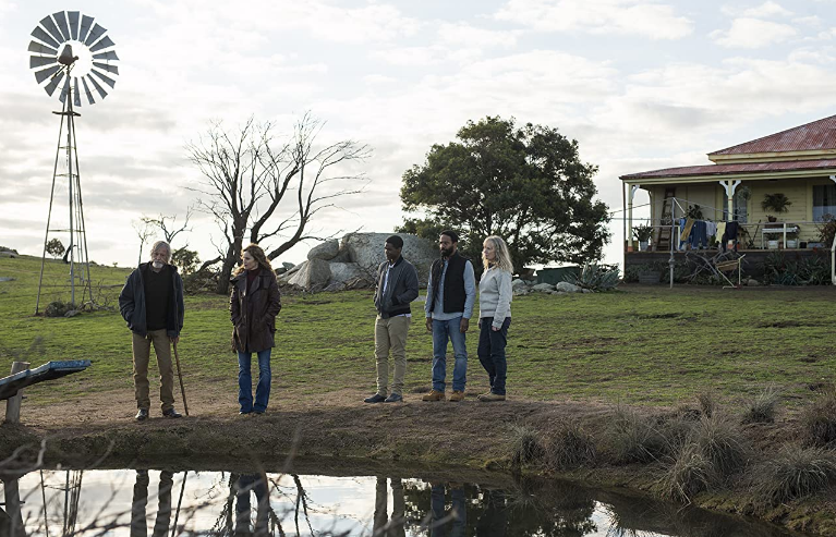 مشهد من الموسم الثالث من مسلسل the leftovers
