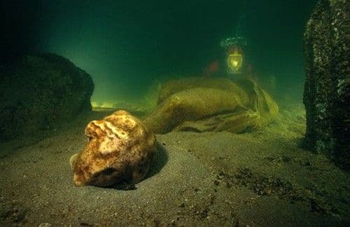 620312856_underwatermuseum2