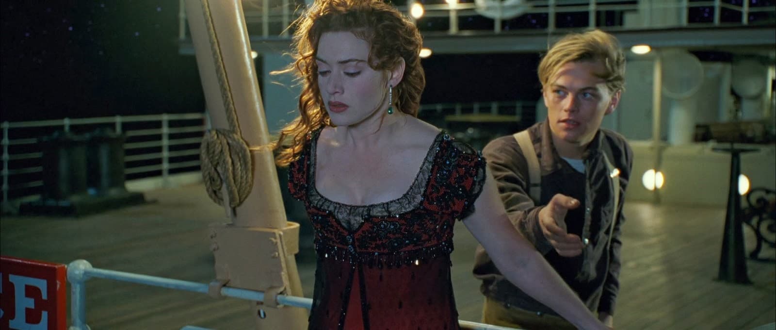 كيت وينسلت تقفز من السفينة في فيلم تايتانيك