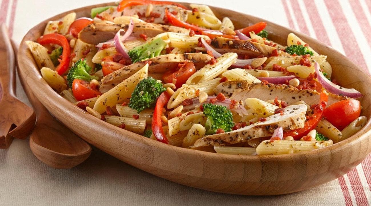 معكرونة بالخضار والدجاج
