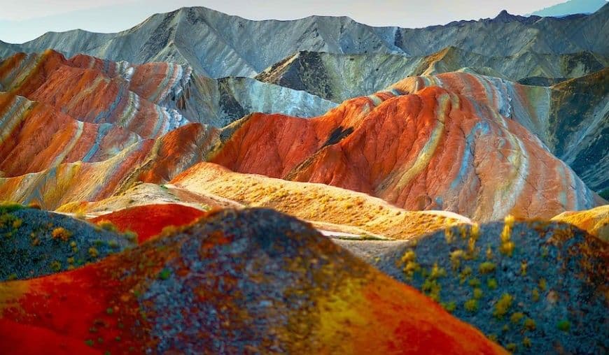 التضاريس الملونة