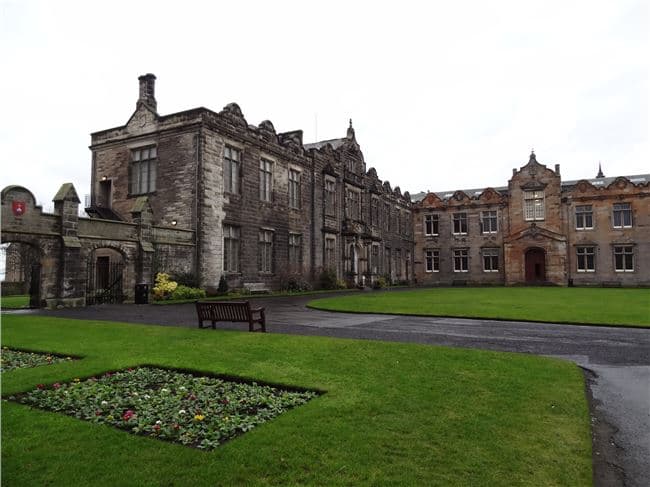 افضل جامعات العلوم السياسية في بريطانيا - سانت آندروس