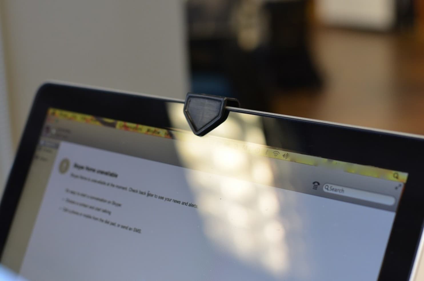 ضع لاصقة على كاميرا حاسوبك