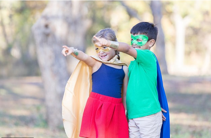 تقليد الأطفال للأبطال الخارقين